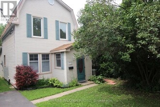 Building Photo - 556 Melbourne Ave