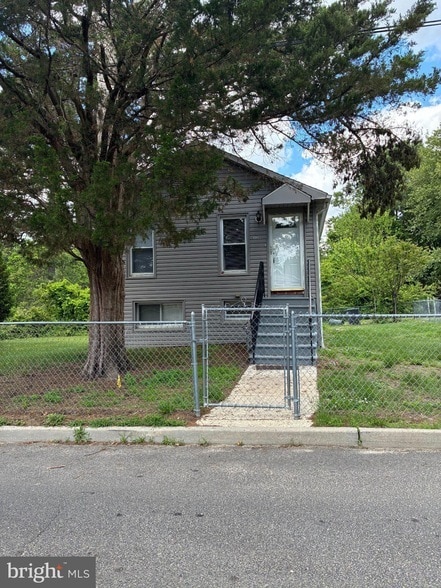 Building Photo - 2228 Kennedy Ave