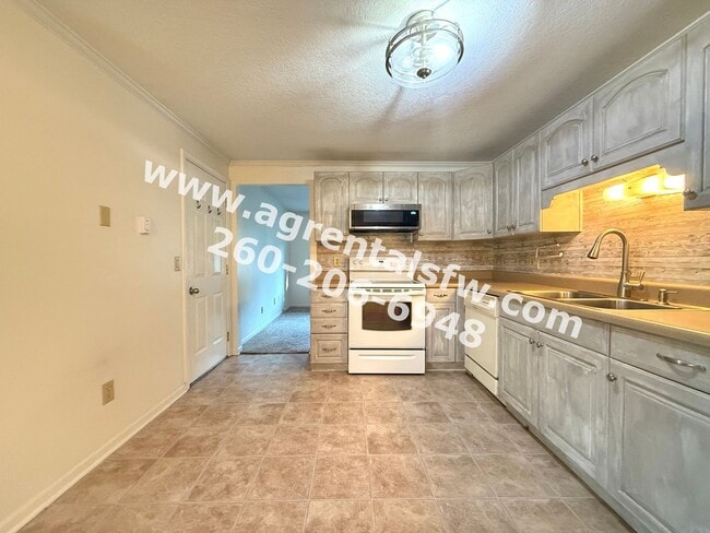 Building Photo - 5705 Graber Dr
