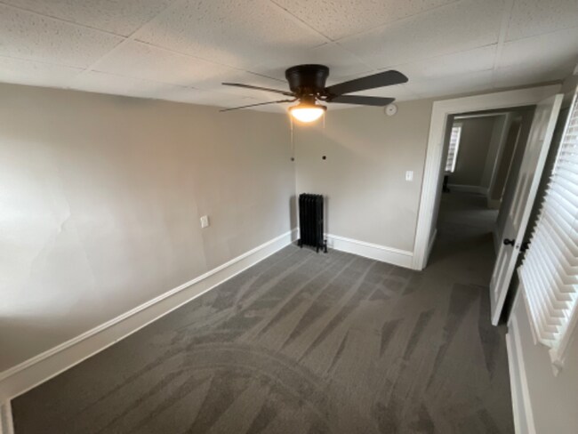 Building Photo - 28 E Schaaf Rd
