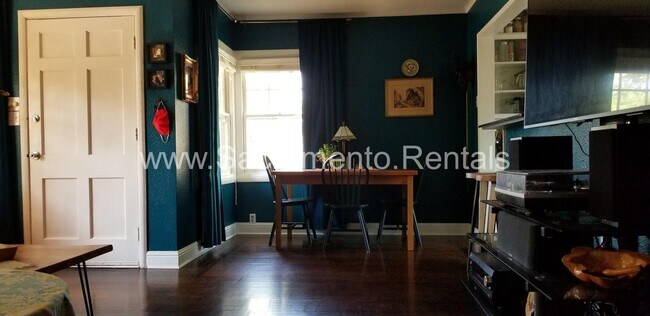 Foto del edificio - Charming 2bd/2ba Tahoe Park Home with 1 Ca...