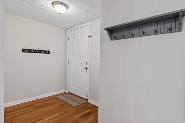 Foto del edificio - 3691 Essex Ave
