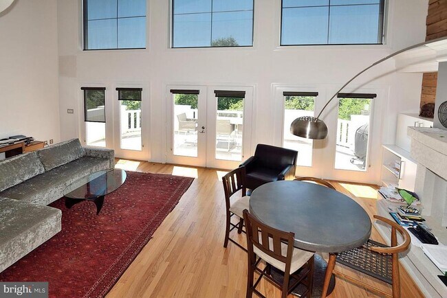 Foto del edificio - 2058 Beacon Heights Dr
