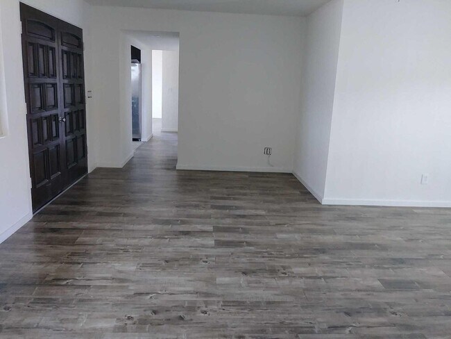 Foto del edificio - 750 Kootenay Dr