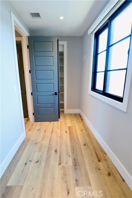 Foto del edificio - 1348 Burnside Ave
