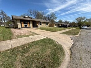 Building Photo - 1705 Dorothy Dr