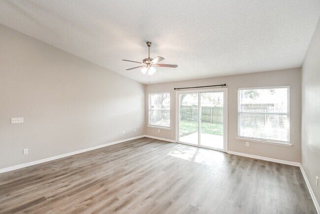 Foto del edificio - 1531 Eddings Grove Ln