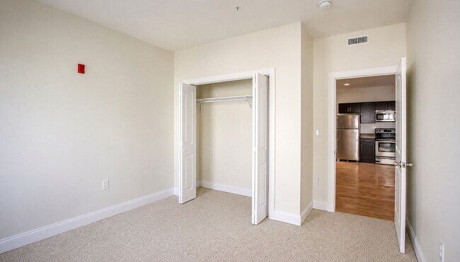Foto del edificio - 4128 Chester Ave
