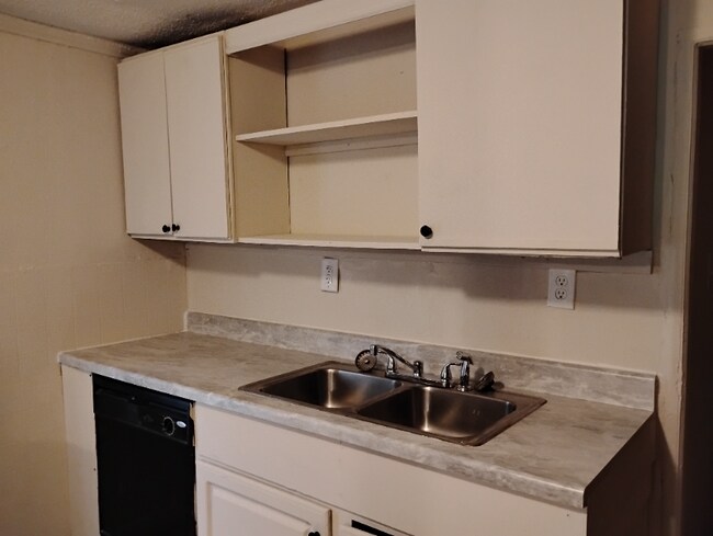 Foto del edificio - 123 Lucille Rd