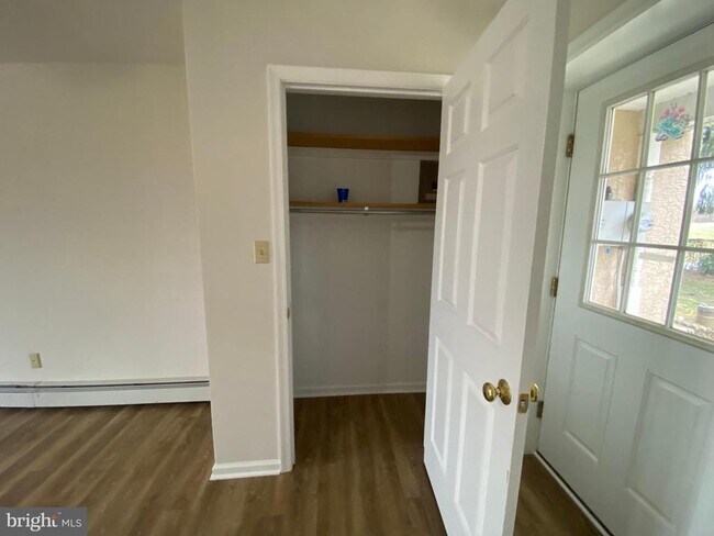 Building Photo - 2063 Hill Rd