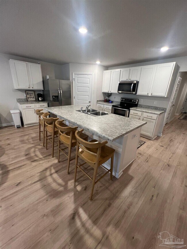 Building Photo - 5253 Peach Dr