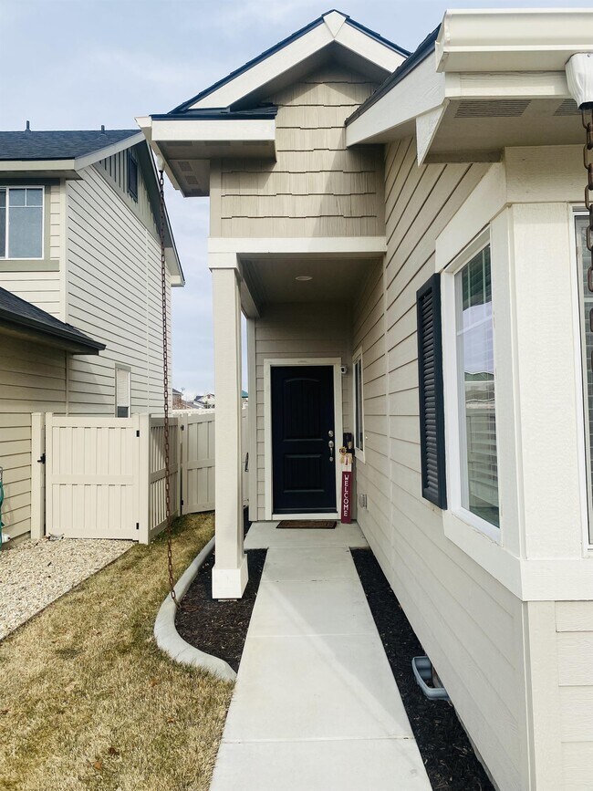 Building Photo - 1476 W Soldotna Dr
