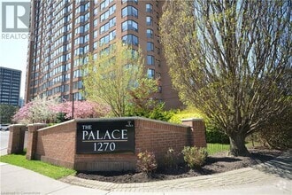 Building Photo - 1270 Maple Crossing Blvd