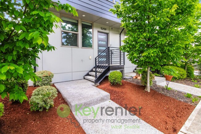 Building Photo - Modern 3 Bedroom with Rooftop Deck and In Unit Laundry
