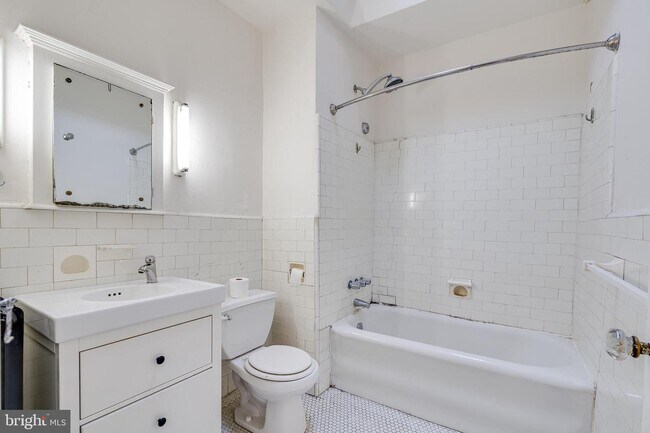 Building Photo - 544 S Melville St