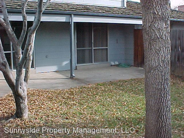 Primary Photo - 425 Manhattan Dr