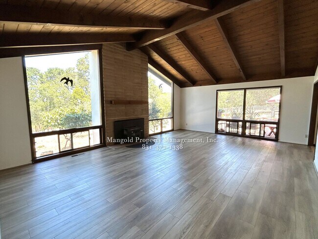 Foto del edificio - Charming 3-Bed, 2-Bath Home with Large Bac...