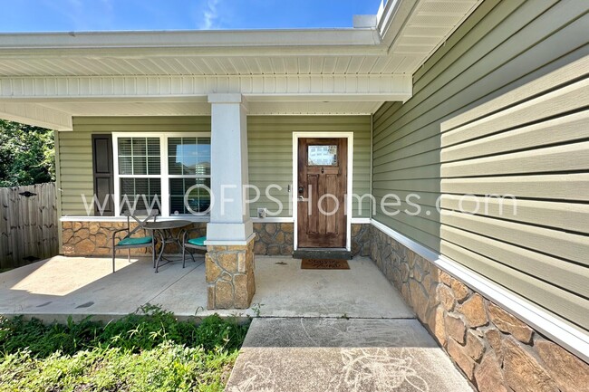 Building Photo - 454 Eisenhower Dr