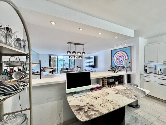 Foto del edificio - 8877 Collins Ave