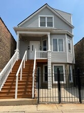 Building Photo - 3011 N Kedzie Ave