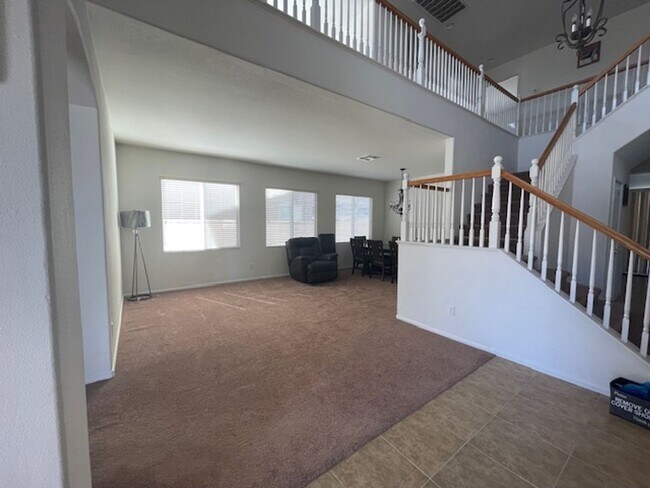 Building Photo - EASTVALE GREAT NEIGHBORHOOD- 4+2.5 EXECUTI...