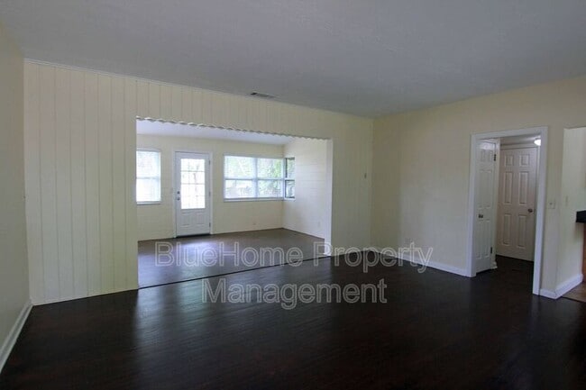Building Photo - 1433 Cardinal Rd