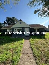 Building Photo - 205 Peace Ln