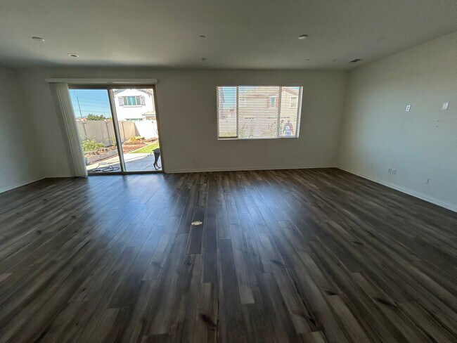 Foto del edificio - Like New 4 Bedroom + Loft Menifee Home