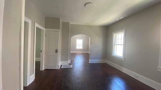 Building Photo - 7011 Hosmer Ave