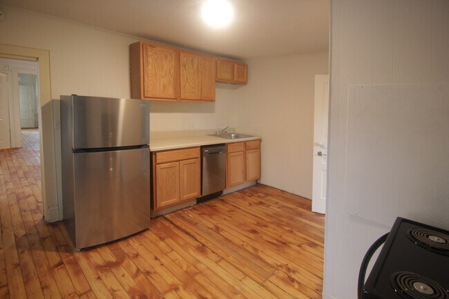 Building Photo - 208 Green St