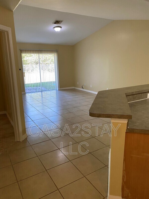 Foto del edificio - 2408 Churchill Ave N