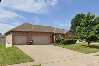 Building Photo - 4674 Oneida Dr