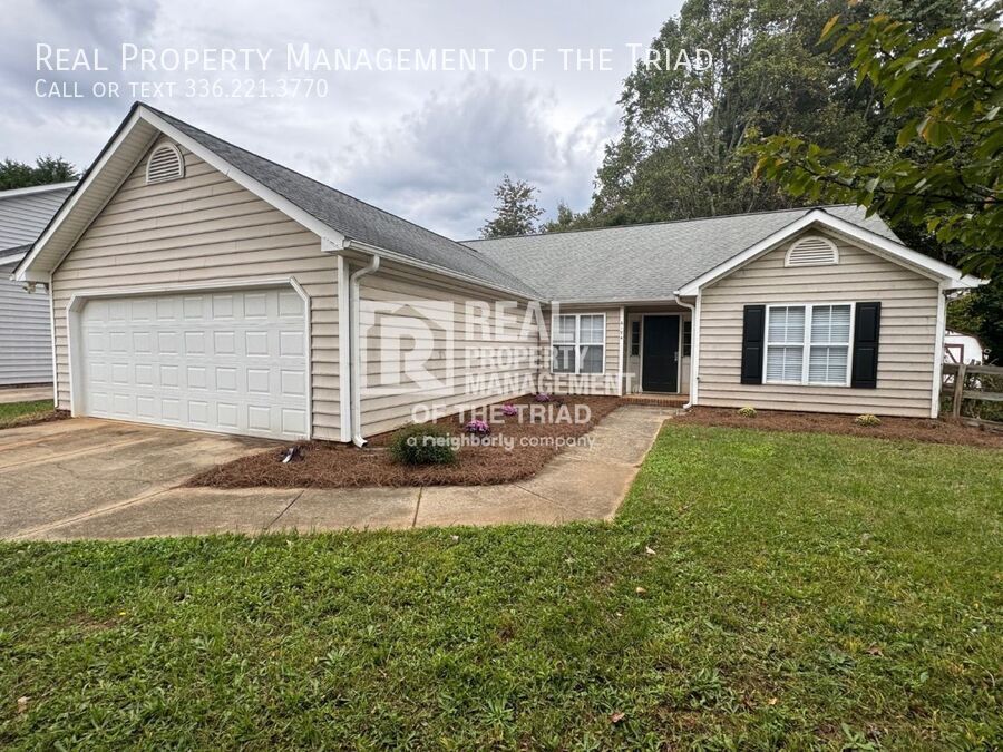 Foto principal - *Move In Special* NW Greensboro One Level ...