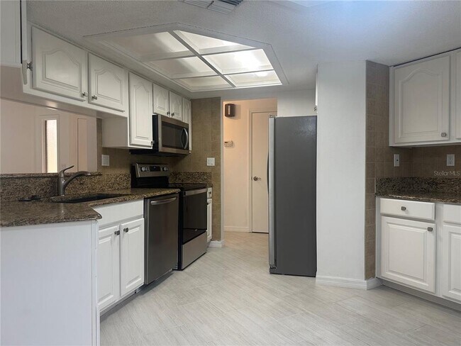 Foto del edificio - 8618 Woodbridge Dr