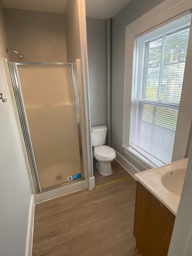 Foto del edificio - 1238 Memorial Ave