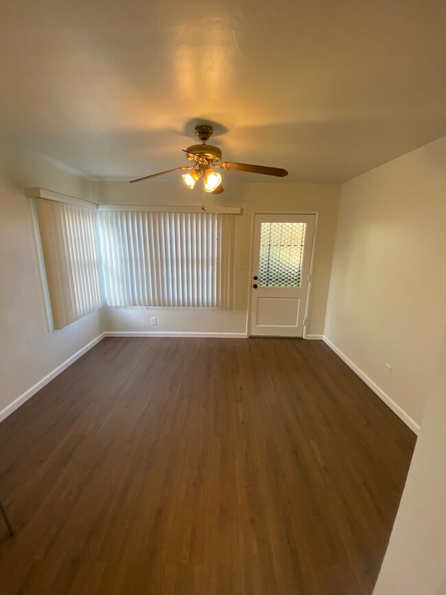 Sala de estar - 1924 E Poinsettia St