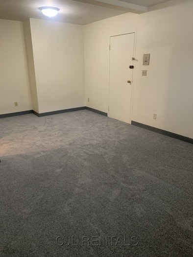 Building Photo - 7 Spruce St