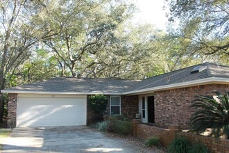 Building Photo - 260 Dominica Cir W