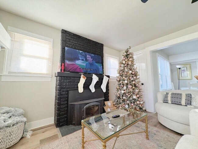 Foto del edificio - 4 Bed 2 Bath - Pre-leasing 2026