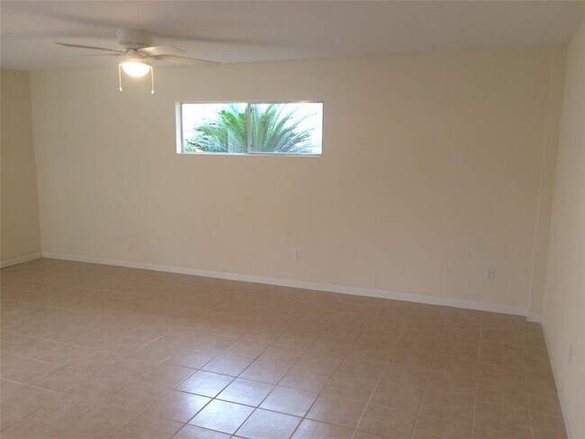 Building Photo - 3807 Putnam Dr