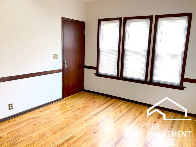 Foto del edificio - 2856 N Western Ave