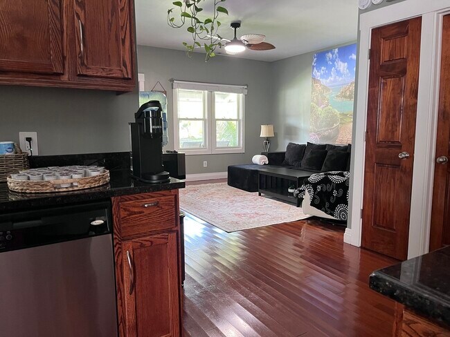 Building Photo - Charming 2-Bed, 2-Bath Main-Floor Home in Indianapolis