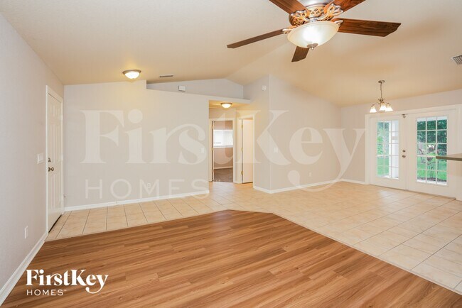 Foto del edificio - 1347 Russellville St