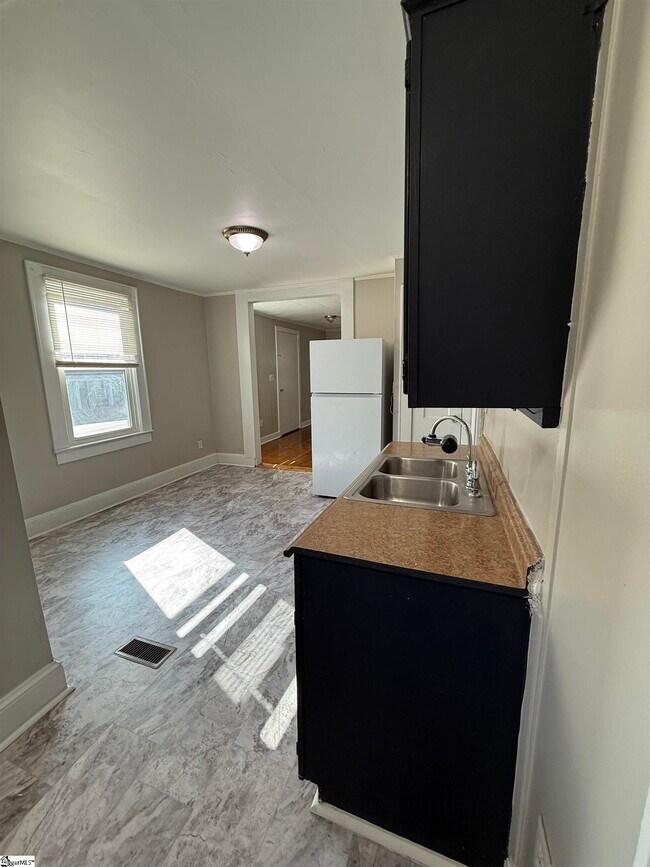 Foto del edificio - 801 Perry Rd