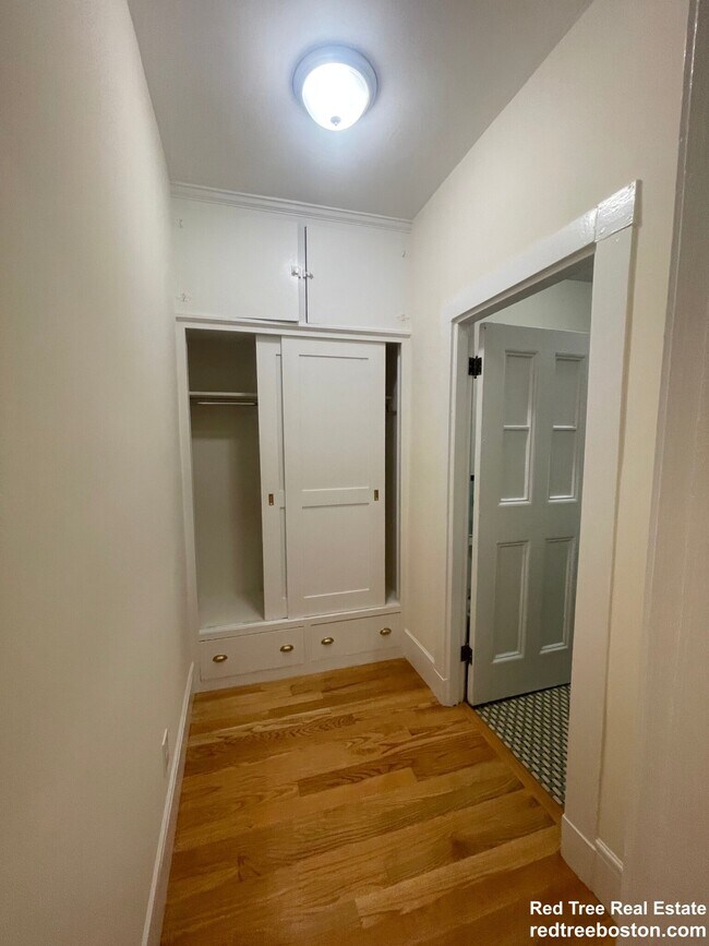 Building Photo - 504 Beacon St