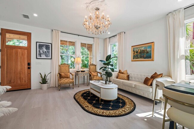 Building Photo - 28 W Castillo Dr