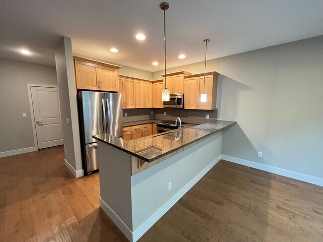 Foto del edificio - Beautiful 3 Bedroom x 2.5 Bath Home w/Loft...