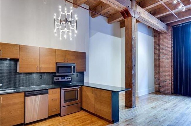 Foto del edificio - 306 W 7th St - Studio / Loft