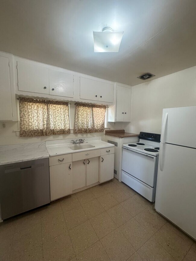 Foto del edificio - 1 BED/1 BATH IN REDDING