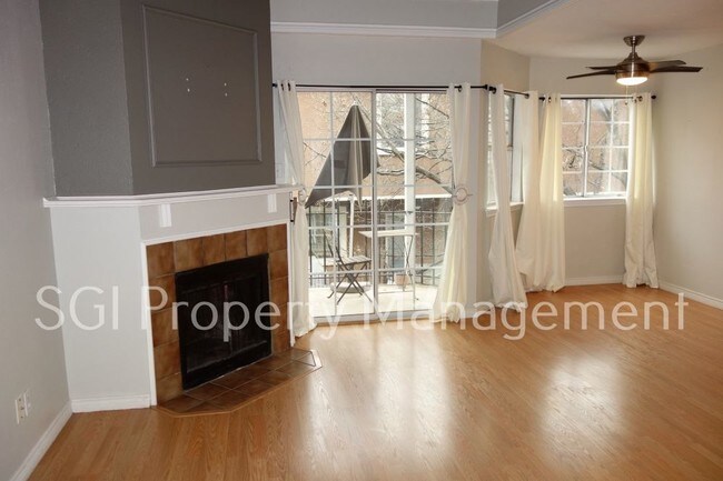 Foto del edificio - 1 BR condominium community with secured, a...